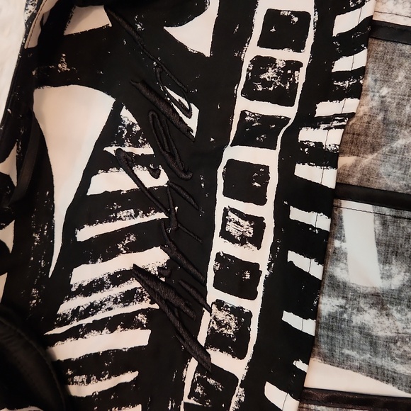 Airfield abstract print black and white cropped blazer size small - Picture 4 of 10